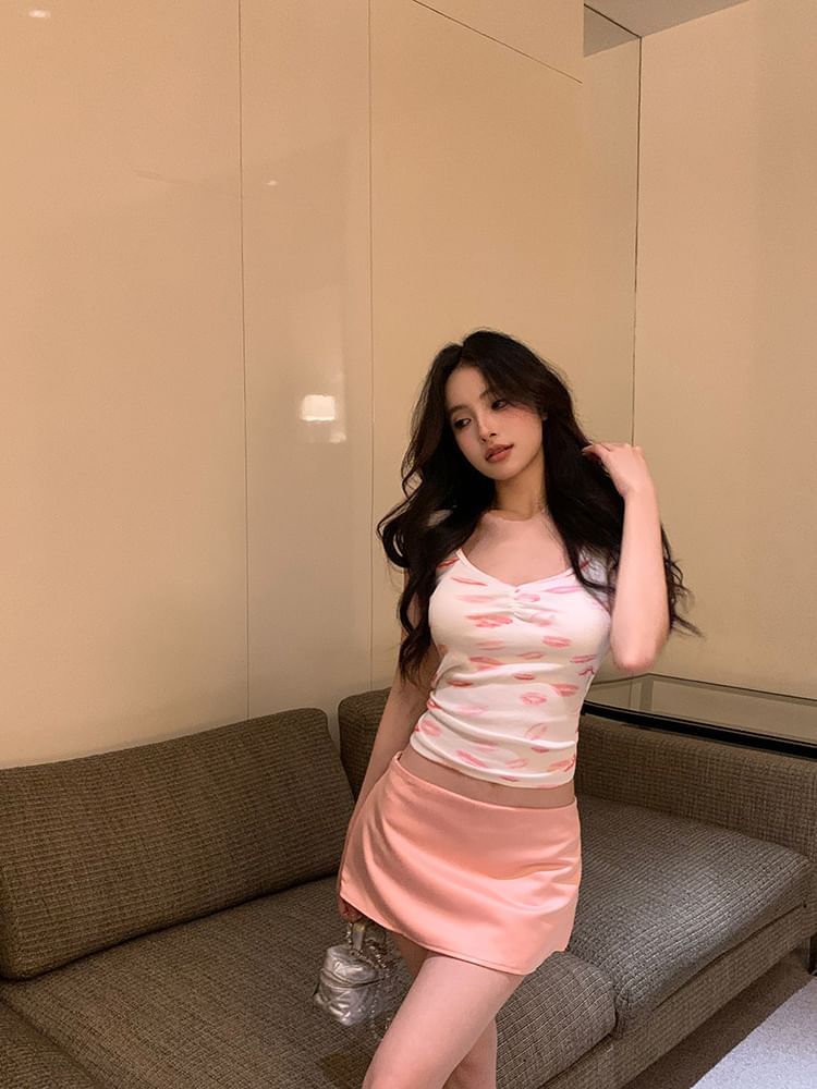 Short-Sleeve Scoop Neck Print T-Shirt / Mini Skirt