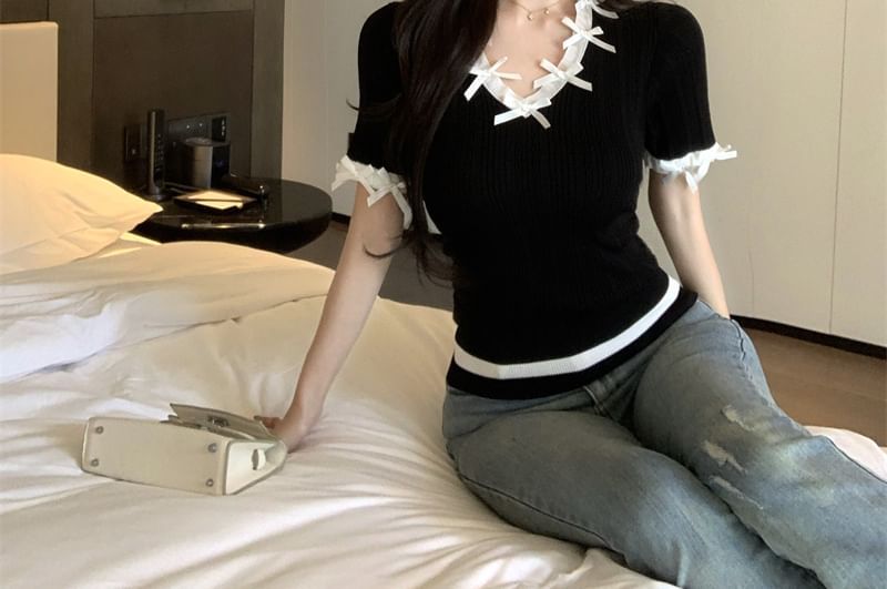 Cap-Sleeve V-Neck Bow Accent Plain Top