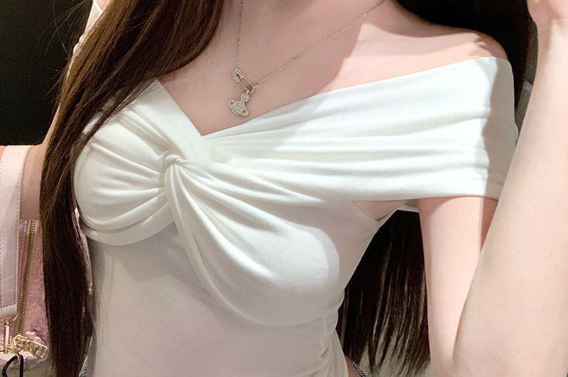 Short-Sleeve V-Neck Twisted Plain Crop Top