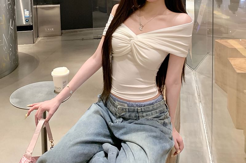 Short-Sleeve V-Neck Twisted Plain Crop Top