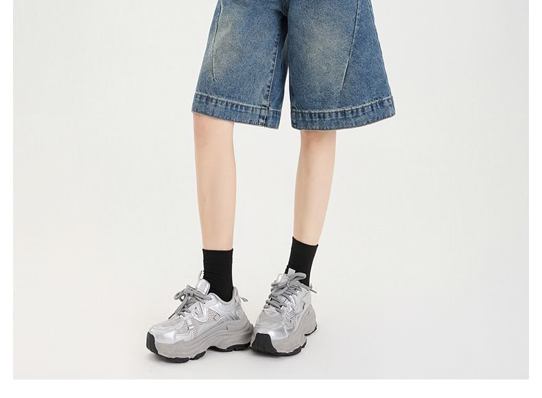 Mid Rise Washed Wide Leg Jorts