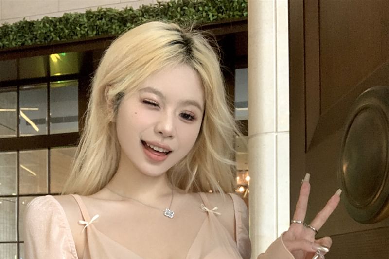 T-Shirt Plain Panel Two-Piece Mesh V-Neck Mock Edge Lettuce Long-Sleeve