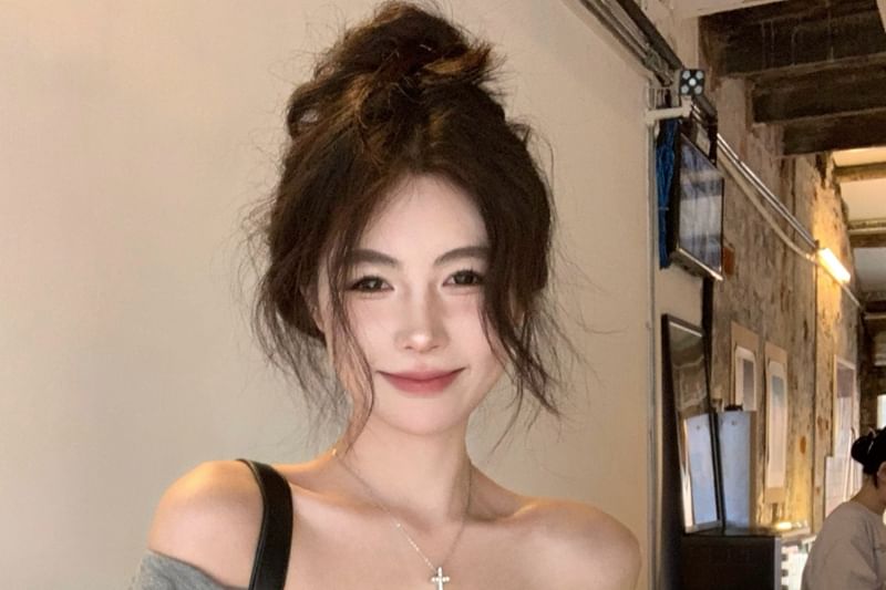 Short-Sleeve Off-Shoulder Plain Cropped T-Shirt