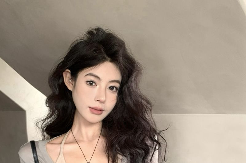 Long-Sleeve V-Neck Plain Tee / Scoop Neck Halter Top