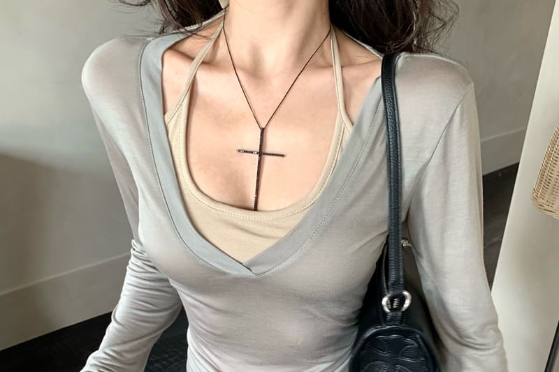 Long-Sleeve V-Neck Plain Tee / Scoop Neck Halter Top