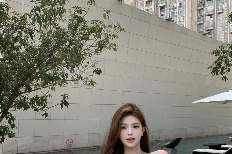 Plain Flower Detail Front-Slit Tube Top