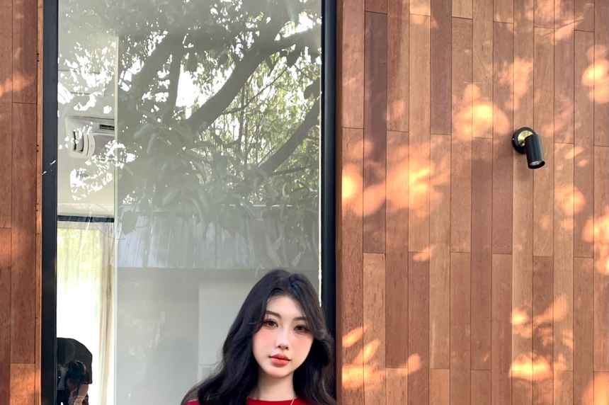 Short-Sleeve Crew Neck Plain Crop Tee / Low Rise Rhinestone Buckled Shorts