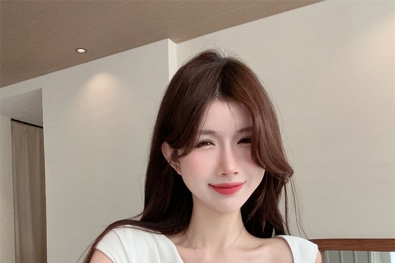 Asymmetrical One-Shoulder Plain Buckled Crop Top