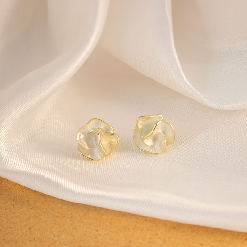 Flower Stud Earring / Clip-On Earring