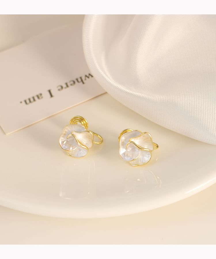 Flower Stud Earring / Clip-On Earring