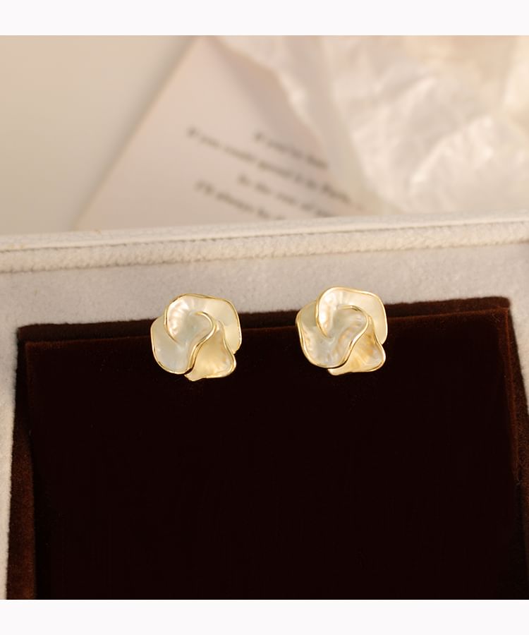 Flower Stud Earring / Clip-On Earring