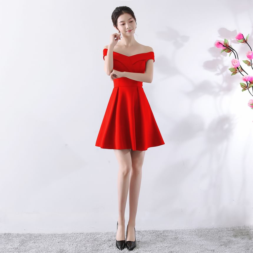 Off Shoulder Short Sleeve Plain A-Line Mini Party Dress