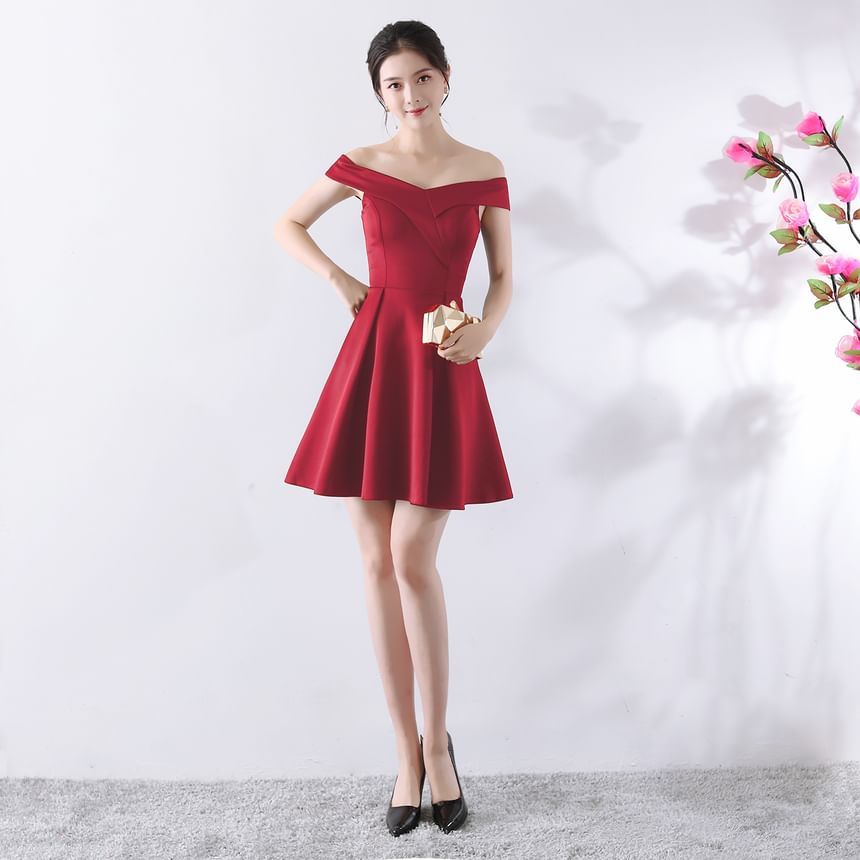 Off Shoulder Short Sleeve Plain A-Line Mini Party Dress