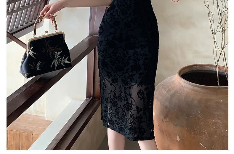 Short-Sleeve Jacquard Cutout Midi Qipao