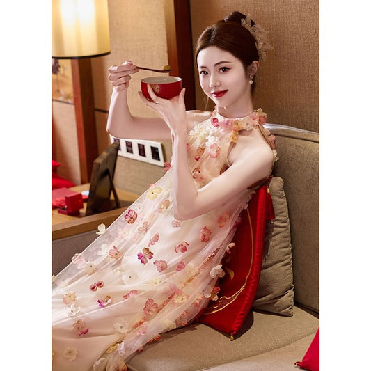 Set: Halter Neck Stand Collar Floral Accent A-Line Evening Dress + Veil