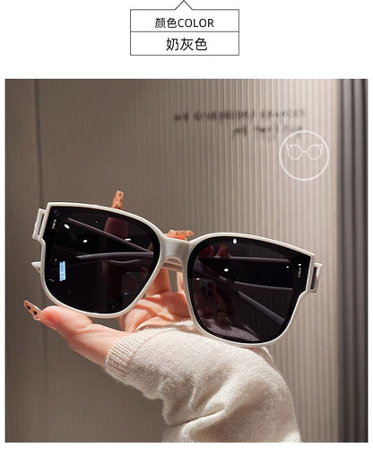 Polarized Sunglasses / Case / Fabric Pouch / Cleaning Cloth / Set