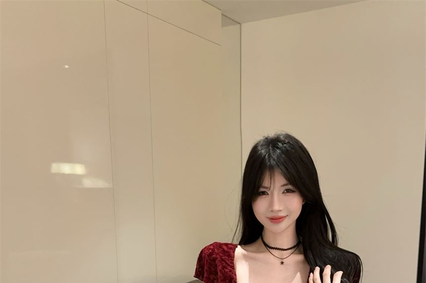 Short-Sleeve Square Neck Slit Hem Lace Top