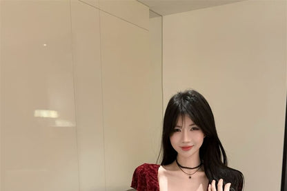 Short-Sleeve Square Neck Slit Hem Lace Top