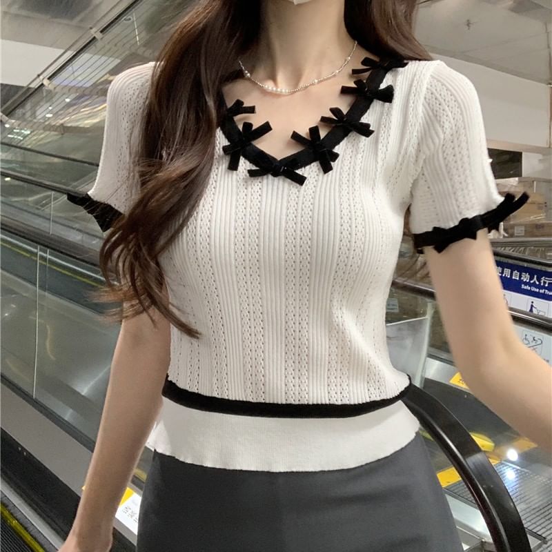 Short-Sleeve V-Neck Lace Trim Plain Crop Knit Top
