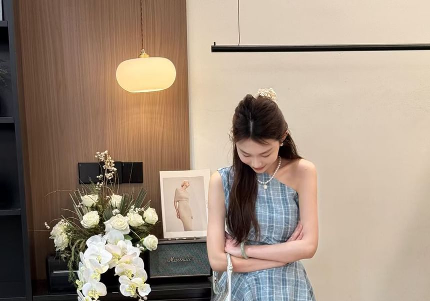 Sleeveless Asymmetrical Plaid Top