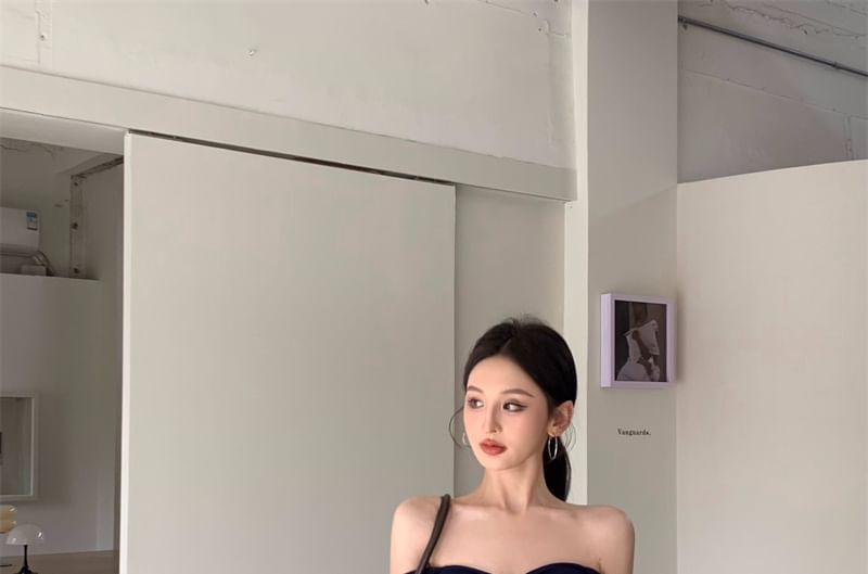 Sweetheart Neckline Off-Shoulder Plain Bow Accent Slim Fit Crop Top