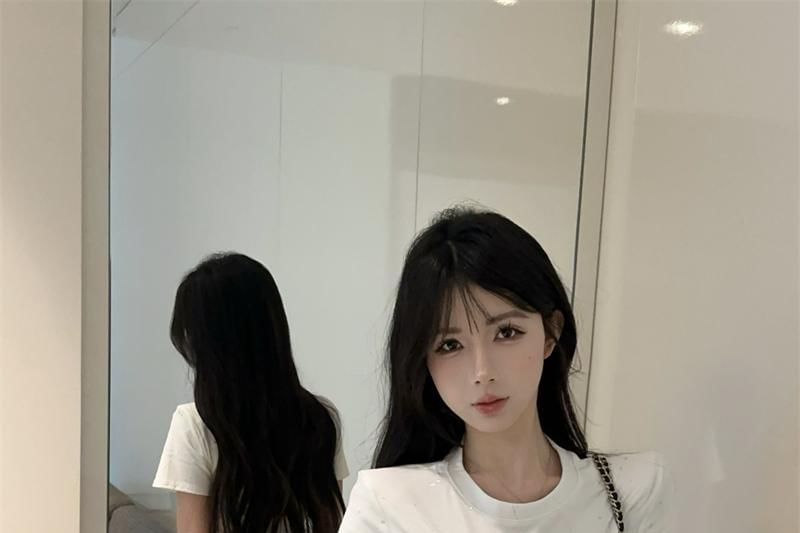 Short-Sleeve Crew Neck Sequin Zipped Slim Fit Crop Tee