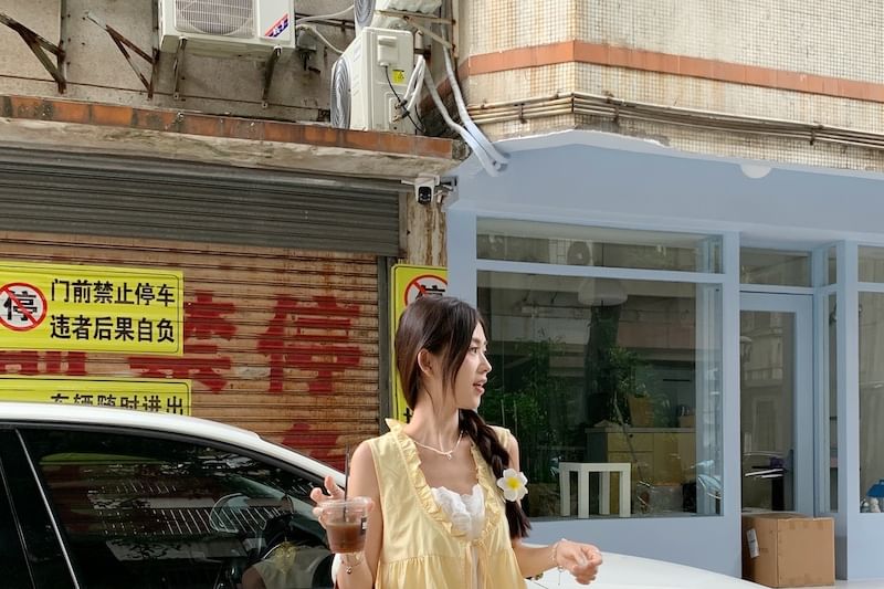 Mock Two-Piece Sleeveless Two Tone Frill Trim Tie Front Blouse