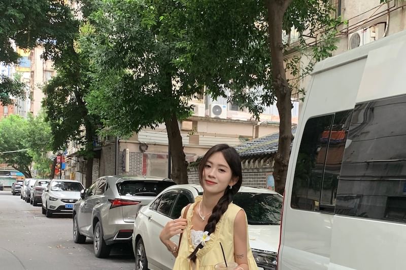 Mock Two-Piece Sleeveless Two Tone Frill Trim Tie Front Blouse