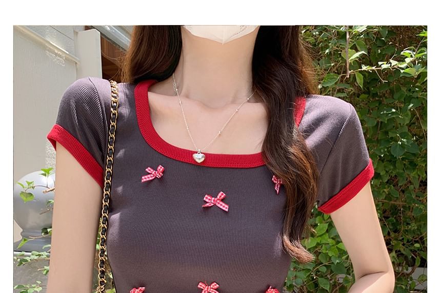 Short-Sleeve Scoop Neck Bow Accent Contrast Trim Crop T-Shirt