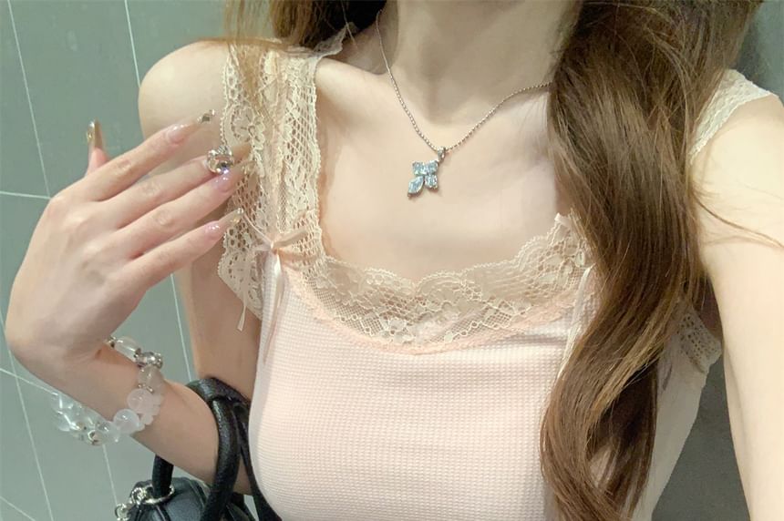 Scoop Neck Lace Panel Bow Accent Slim Fit Crop Tank Top