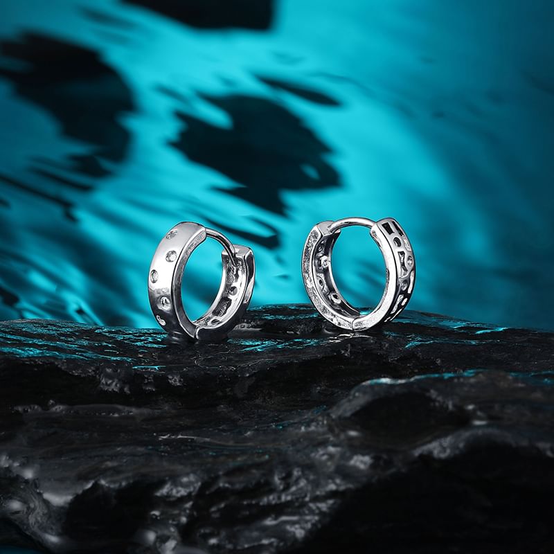 Cutout Alloy Huggie Earring