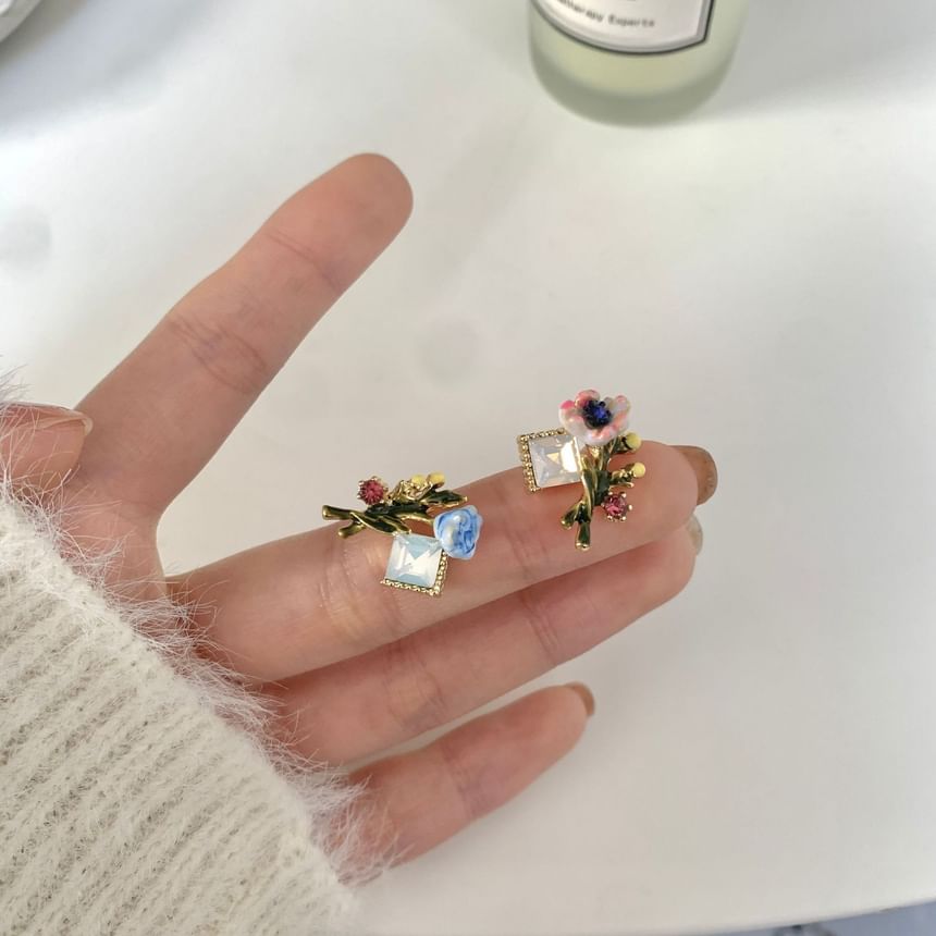 Floral Enamel Asymmetrical Alloy Earring