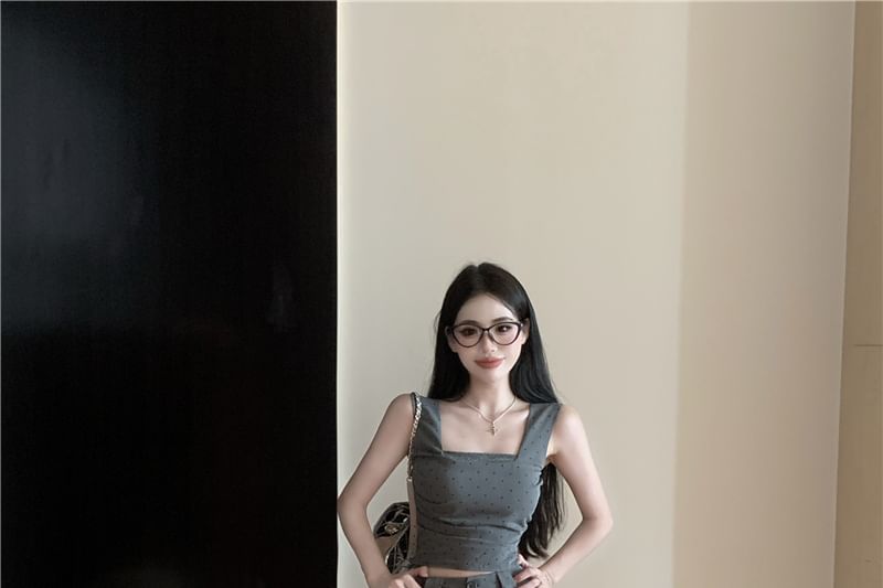 Square Neck Dotted Crop Slim Fit Tank Top / High Waist Bubble Hem Shorts