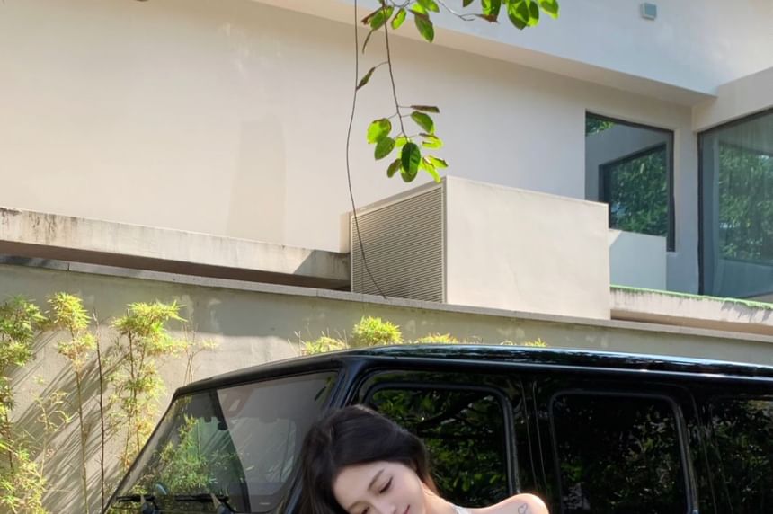 Halter Plain Bow Crop Slim Fit Top / Elastic Waist Tiered Mini A-Line Skirt