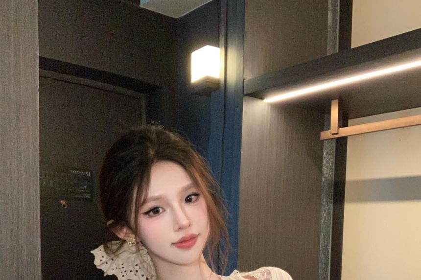 Short-Sleeve V-Neck Cold-Shoulder Plain Lace Trim Ribbed Slim Fit Tee