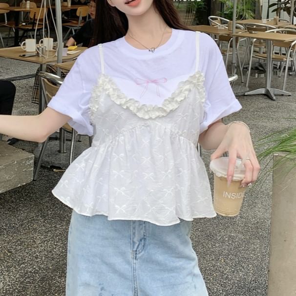Short-Sleeve Crew Neck Bow Print Tee / Ruffle Trim Flowy Camisole Top