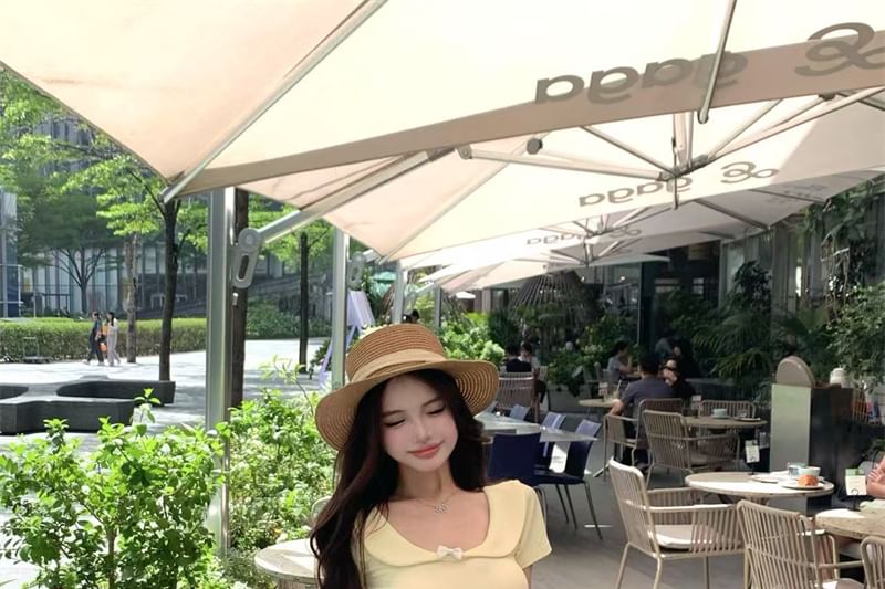 Short-Sleeve Scoop Neck Bow Slim Fit T-Shirt / Elastic Waist Floral Midi A-Line Skirt