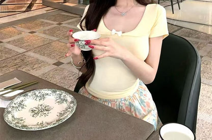 Short-Sleeve Scoop Neck Bow Slim Fit T-Shirt / Elastic Waist Floral Midi A-Line Skirt