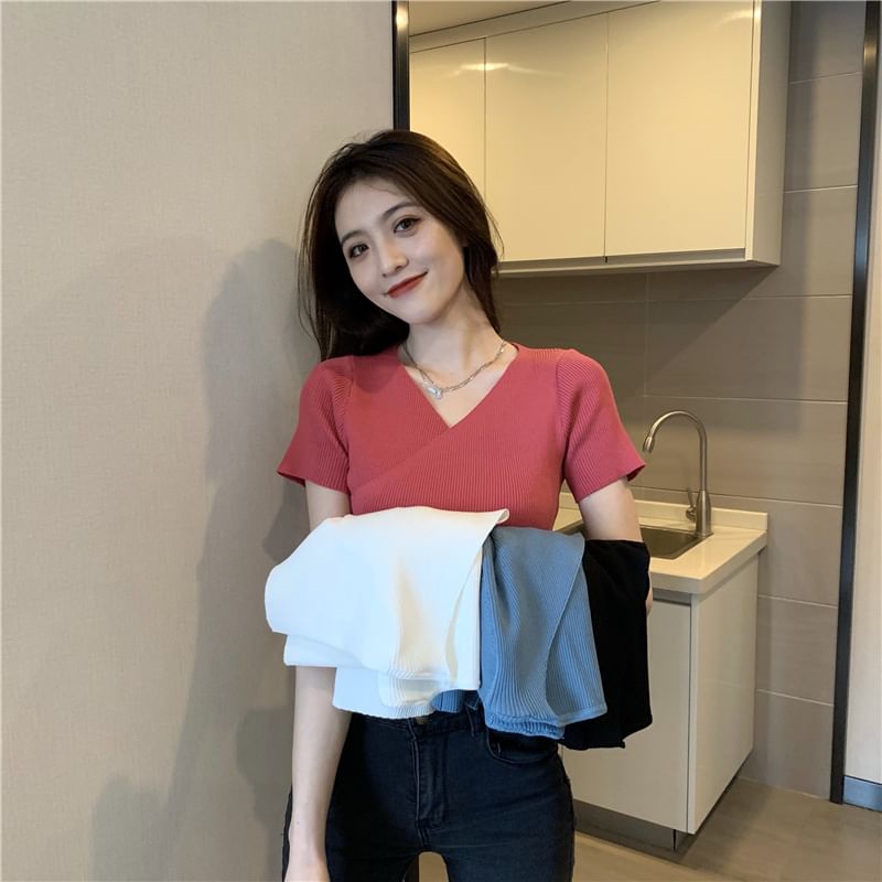 Short-Sleeve V-Neck Plain Asymmetrical Ribbed Crop Tee