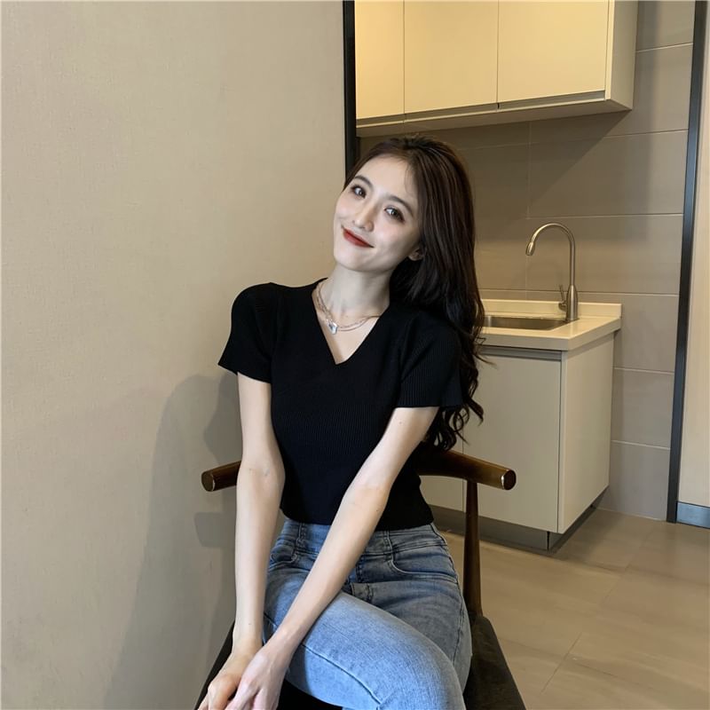 Short-Sleeve V-Neck Plain Asymmetrical Ribbed Crop Tee