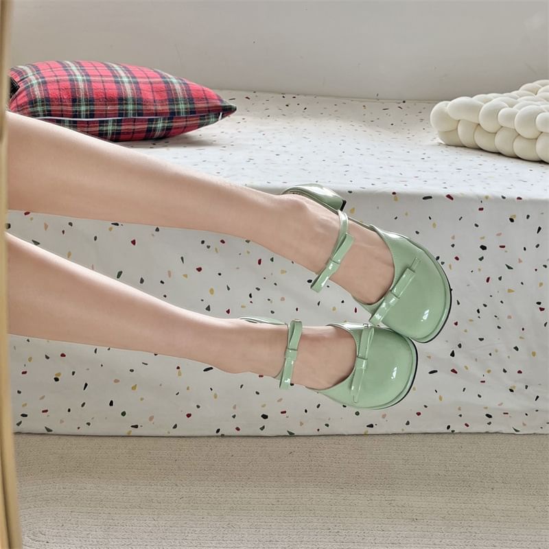 Chunky Heel Bow Patent Leather Sandals