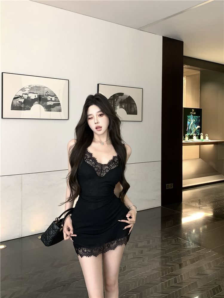 Spaghetti Strap V-Neck Lace Panel Mini Bodycon Dress