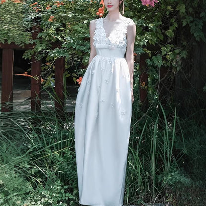 Sleeveless V-Neck Plain Flower Detail Sheath Wedding Dress