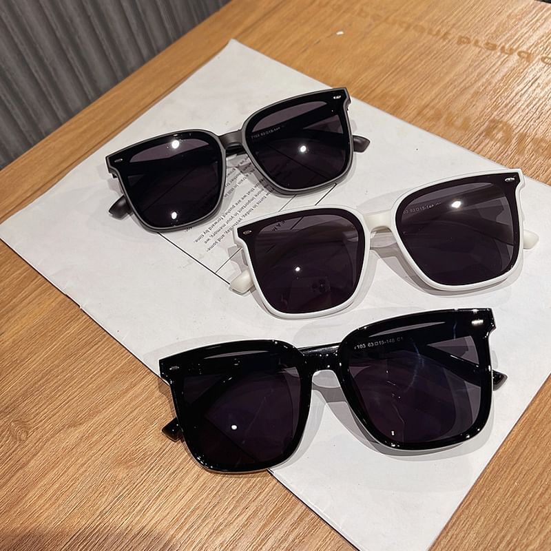 Square Polarized Sunglasses / Case / Pouch / Cleaning Cloth / Set