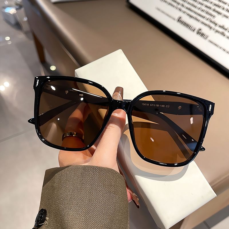 Oversized Square Polarized Sunglasses / Case / Pouch / Cleaning Cloth / Set