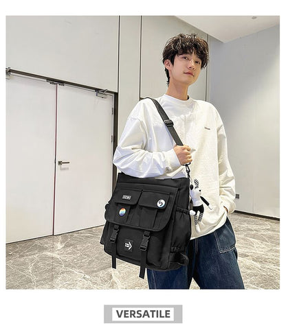 Set: Applique Multi-Pocket Tote Bag + Badge
