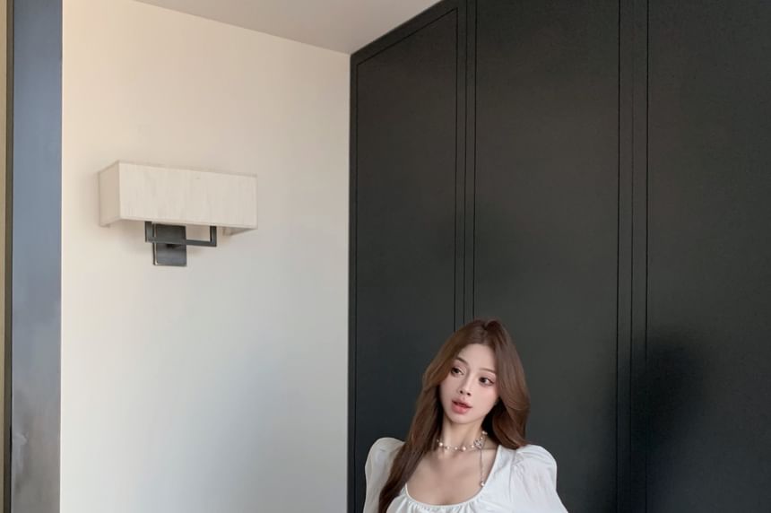 Sleeveless Scoop Neck Plain Bow Frill Crop Blouse / High Rise Maxi A-Line Skirt