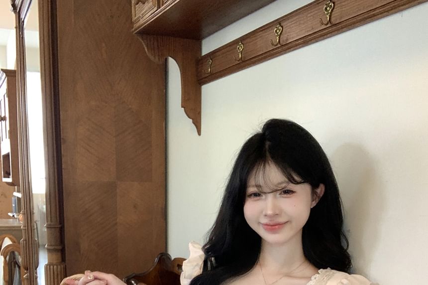 Sleeveless Square Neck Plain Ruffle Bow Panel Lace Blouse