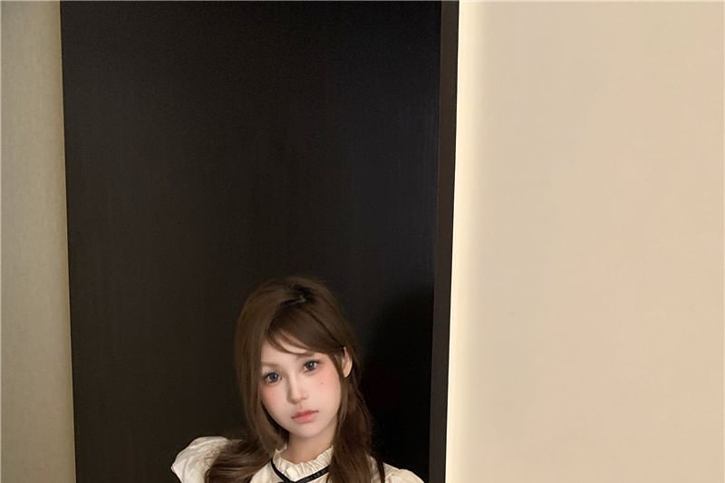 Cap Sleeve Stand Collar Bow Frill Blouse / High Waist Plain Shorts