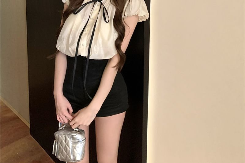 Cap Sleeve Stand Collar Bow Frill Blouse / High Waist Plain Shorts